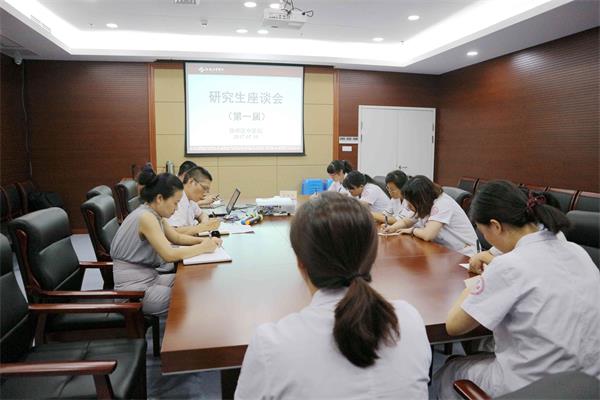 2-1座谈会现场.JPG