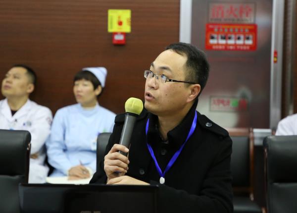 1-3沈杰院长汇报医院工作.JPG