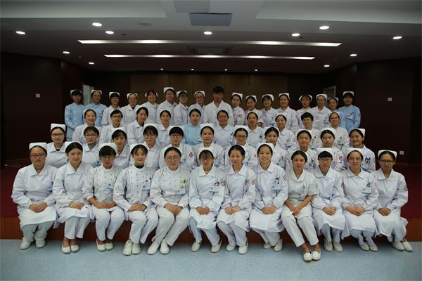 3-7全体护士长、新护士合影.JPG