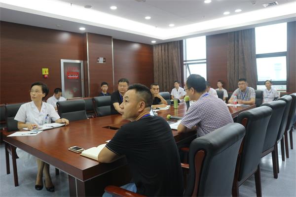 3-2参会人员学习医改政策.JPG