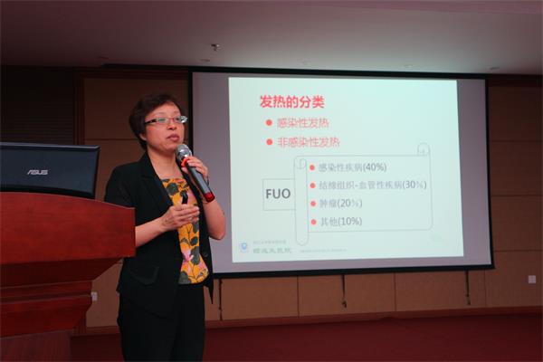 2-2吕主任为大家授课.JPG