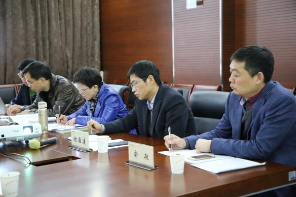 2-4各位领导认真记录反馈的意见和建议.JPG