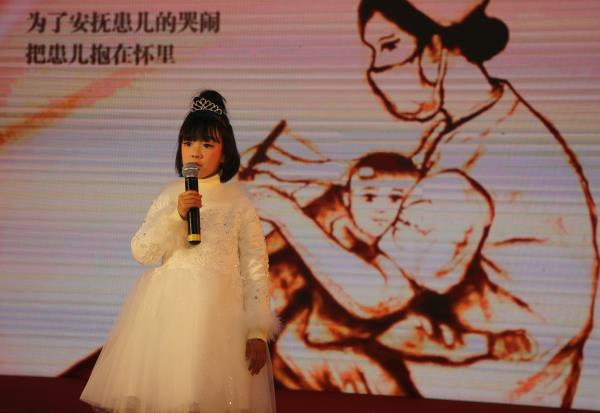2-2朗诵《我的妈妈是白衣天使》.jpg 2-2朗诵《我的妈妈是白衣天使》.jpg