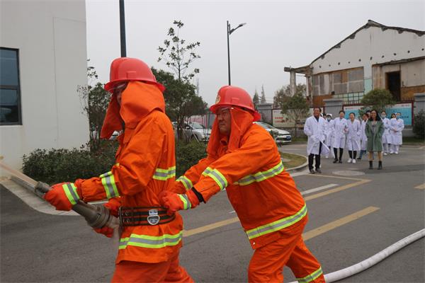 1-4消火栓演示.JPG