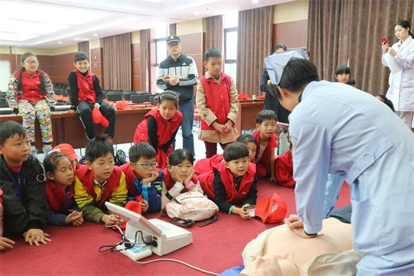 2-8学习心肺复苏.JPG
