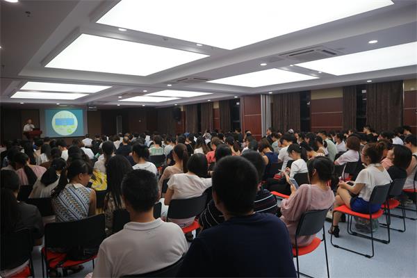 2-4讲座现场.JPG