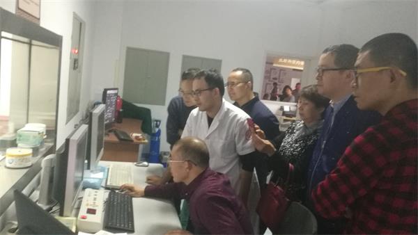 3-2专家现场会诊.jpg 3-2专家现场会诊.jpg